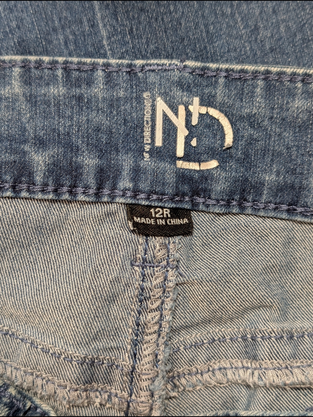 NEW DIRECTIONS Denim Stretch Capri Pants - Picture 3 of 7